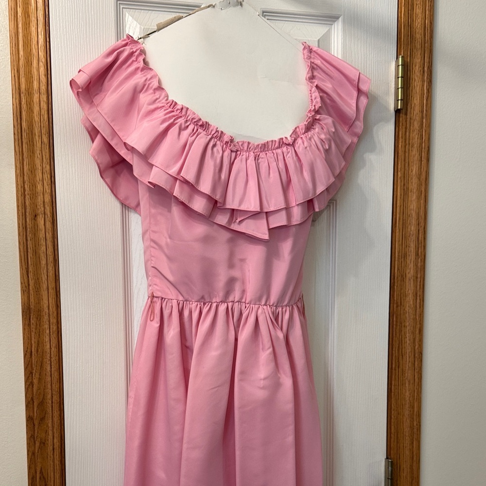 Elegant Vintage Pink Ruffled Prom Dress